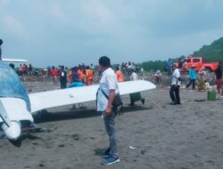 Pesawat Latih Mendarat Darurat di Pantai Cemara Sewu, Seluruh Awak Pesawat Selamat
