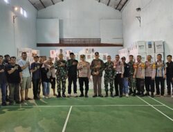 Kapolsek Sumedang Utara Laksanakan Pengamanan Penerimaan Logistik Pilkada Tahun 2024 dari Gudang Logistik KPU Kab. Sumedang ke Gudang Panitia Pemilihan Kecamatan (PPK) Sumedang Utara