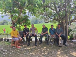 Sinergitas TNI – Polri, Dalam Kegiatan Sambang ke warga Desa Cigentur Kec. Tanjungkerta