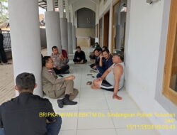 Polsek Sukasari melaksanakan kegiatan Jumat Curhat untuk menampung aspirasi warga dan meningkatkan kinerja Polri sebagai pelindung dan pengayom masyarakat