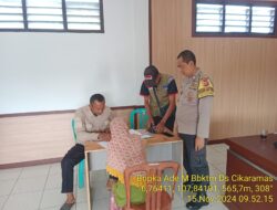 Bhabinkamtibmas Desa Cikaramas monitoring Kegiatan Pendistribusian Bantuan BLT DD (Bantuan langsung tunai dari Dana Desa ) Bulan Bulan November Tahun 2024.