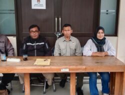 Anggota Polsek Tanjungkerta Polres Sumedang Mengamankan Gudang Logistik Pemilu PPK Tanjungkerta