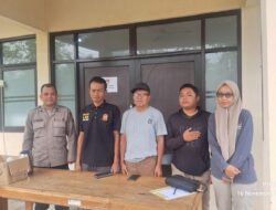 Anggota Polsek Tanjungkerta Polres Sumedang Mengamankan Gudang Logistik Pemilu PPK Tanjungkerta