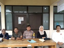 Anggota Polsek Tanjungkerta Polres Sumedang Mengamankan Gudang Logistik Pemilu PPK Tanjungkerta