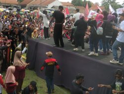 Ribuan Massa Pendukung Banjiri Kampanye Akbar Cabup-Cawabup Cilacap SBW-Rozi