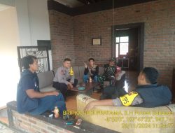 KAPOLSEK SUKASARI BESERTA ANGGOTA UNIT SAMAPTA MEMBERIKAN HIMBAUAN KAMTIBMAS SEBAGAI LANGKAH PREVENTIF DEMI TERCIPTANYA SITUASI KAMTIBMAS YANG KONDUSIF
