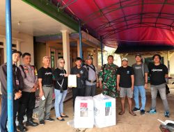 Aipda Rudi Kurniawan Laksanakan Pengawalan pergeseran Logistik Pilkada th 2024 dari gudang PPS ke masing masing TPS Di Desa Sirnamulya