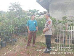 Aiptu Dasep Nasrudin bersama Bripda Farizal melaksanakan sambang/silatrahmi kamtibmas