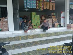 Bripka Yuyun Yuwana melaksanakan sambang/silatrahmi Kamtibmas dan dumas keliling dalam rangka BEYOND TRUST PRESISI di wilayah Kec. Tanjungmedar
