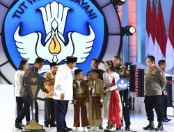 Panglima TNI Dampingi Presiden RI Pada Acara Puncak Peringatan Hari Guru Nasional Tahun 2024