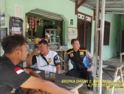Bripka Dani Santika bersama Bripda Diwan sambangi warga masyarakat serta dumas keliling dalam rangka BEYOND TRUST PRESISI