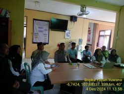 Monitoring Verifikasi PKH dan Silaturahmi Kamtibmas di Desa Sukatani oleh Bripka Yuyun Yuwana
