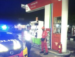 Antisipasi Kriminal pada Malam hari, Samapta Polsek Tomo laksanakan Patroli “Blue Light”
