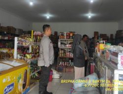 Bripka Dani Santika bersama Bripda Diwan sambangi warga masyarakat serta dumas keliling dalam rangka BEYOND TRUST PRESISI