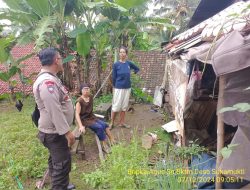 Aipda Tata Sasmita bersama Bripka Agus Sukmana Laksanakan Sambang Kamtibmas dan Dumas Keliling di Tanjungmedar dalam Rangka BEYOND TRUST PRESISI
