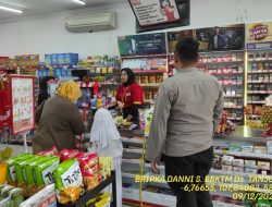 Bripka Dani Santika bersama Bripda Diwan sambangi warga masyarakat serta dumas keliling dalam rangka BEYOND TRUST PRESISI