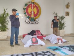 Peringati Hari HAM Sedunia, ARPI Gelar Aksi Teatrikal di Gedung DPRD Yogyakarta