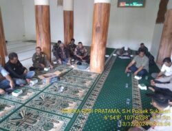 Polsek Sukasari melaksanakan kegiatan Jumat Curhat untuk menampung aspirasi warga dan meningkatkan kinerja Polri sebagai pelindung dan pengayom masyarakat