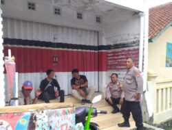 Bhabinkamtibmas Desa Boros Sambangi Warga Desa Binaanya