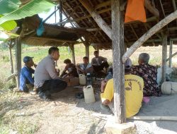Bhabinkamtibmas Desa Mulyamekar Sambangi Warga Desa Binaanya