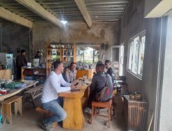 Polsek Sukasari melaksanakan kegiatan Jumat Curhat untuk menampung aspirasi warga dan meningkatkan kinerja Polri sebagai pelindung dan pengayom masyarakat