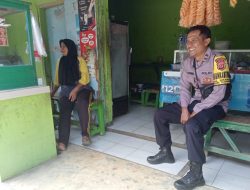 Bhabinkamtibmas Desa Sukamantri Sambangi Warga Desa Binaanya