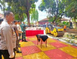 Jelang Nataru Jajaran Polres Purwakarta Musnahkan Ribuan Botol Miras Berbagai Merek.