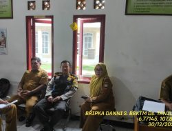 Bripka Dani Santika sambangi aparatur desa serta dumas keliling dalam rangka BEYOND TRUST PRESISI di wilayah Kec. Tanjungmedar
