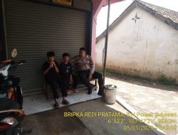 KAPOLSEK SUKASARI BESERTA ANGGOTA UNIT SAMAPTA MEMBERIKAN HIMBAUAN KAMTIBMAS SEBAGAI LANGKAH PREVENTIF DEMI TERCIPTANYA SITUASI KAMTIBMAS YANG KONDUSIF