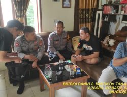 Bripka Dani Santika bersama Briptu Diwan sambangi Warga masyarakat