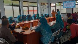 Kapolsek Tanjungkerta Hadiri Rapat Evaluasi Pemberian Makanan Tambahan Berbahan Pangan Lokal untuk Balita dan Ibu Hamil