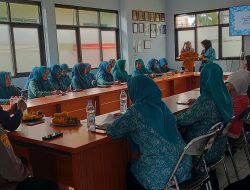 Kapolsek Tanjungkerta Hadiri Rapat Evaluasi Pemberian Makanan Tambahan Berbahan Pangan Lokal untuk Balita dan Ibu Hamil
