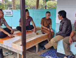 Polsek Sukasari melaksanakan kegiatan Jumat Curhat untuk menampung aspirasi warga dan meningkatkan kinerja Polri sebagai pelindung dan pengayom masyarakat.