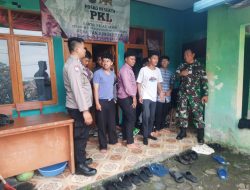 Sinergitas TNI – Polri, Dalam Kegiatan Sambang ke warga Desa Banyuasih Kec. Tanjungkerta