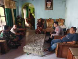 Sinergitas TNI – Polri, Dalam Kegiatan Sambang ke warga Desa Banyuasih Kec. Tanjungkerta