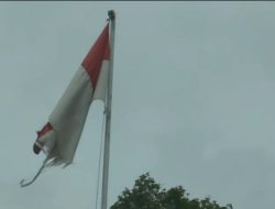 Bendera Merah Putih Robek di SDN Ciherang: Miris, Simbol Negara Tak Terawat?