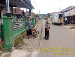 Bripka Ade Mulyana melaksanakan sambang/silatrahmi Kamtibmas dan dumas keliling dalam rangka BEYOND TRUST PRESISI
