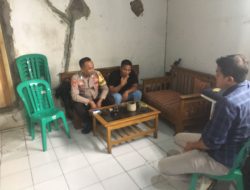 Bhabinkamtibmas Sambangi Warga Desa Boros kecamatan Tanjungkerta