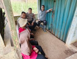 Polsek Sukasari melaksanakan kegiatan Jumat Curhat untuk menampung aspirasi warga dan meningkatkan kinerja Polri sebagai pelindung dan pengayom masyarakat.