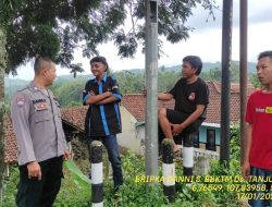 Bripka Dani Santika bersama Bripda Diwan melaksanakan sambang/silatrahmi Kamtibmas dan dumas keliling dalam rangka BEYOND TRUST PRESISI
