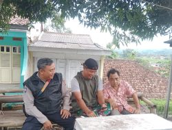 Kanit Binmas / Bhabinkamtibmas  Sambangi Warga Desa Cipanas