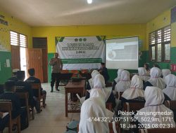 Kapolsek Tanjungmedar Latih Kepemimpinan Siswa di MA & MTS Riyaadul Falaah