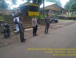 KAPOLSEK SUKASARI BESERTA ANGGOTA UNIT SAMAPTA MEMBERIKAN HIMBAUAN KAMTIBMAS SEBAGAI LANGKAH PREVENTIF DEMI TERCIPTANYA SITUASI KAMTIBMAS YANG KONDUSIF