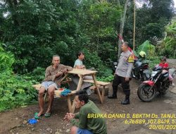 Bripka Dani Santika melaksanakan sambang/silatrahmi Kamtibmas dan dumas keliling dalam rangka BEYOND TRUST PRESISI