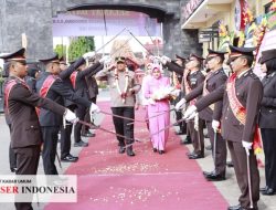 Tradisi Pedang Pora Sambut Kapolres Rembang yang Baru