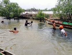 Nelayan Utara Bekasi Bersama Warga Menggelar Aksi Bersih Bersih Secara Swadaya Bersihkan Aliran Kali Bekasi