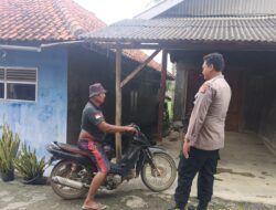 Bripka Novan Bhabinkamtibmas Polsek Tomo Silaturahmi dengan Warga Binaan dan Berikan Pesan-pesan Kamtibmas.
