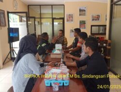 Polsek Sukasari melaksanakan kegiatan Jumat Curhat untuk menampung aspirasi warga dan meningkatkan kinerja Polri sebagai pelindung dan pengayom masyarakat