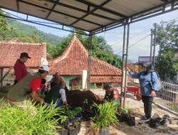 Bhabinkamtibmas Polsek Tanjungkerta Ajak Masyarakat Tanam Ketahanan Pangan