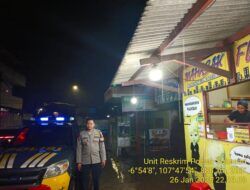 Anggota Polsek Sukasari Rutin Laksanakan Patroli KRYD Blue Light / Malam hari di Wilayah Kecamatan Sukasari Kabupaten Sumedang